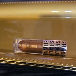 Revolution Shadow Bomb Eyeshadow - Bronze